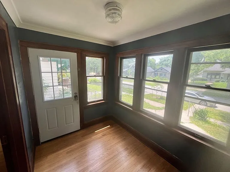 4468 N Larkin St — Photo 11