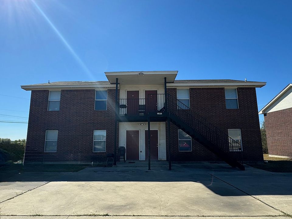 1st image of 1601 Cedarhill Dr APT B