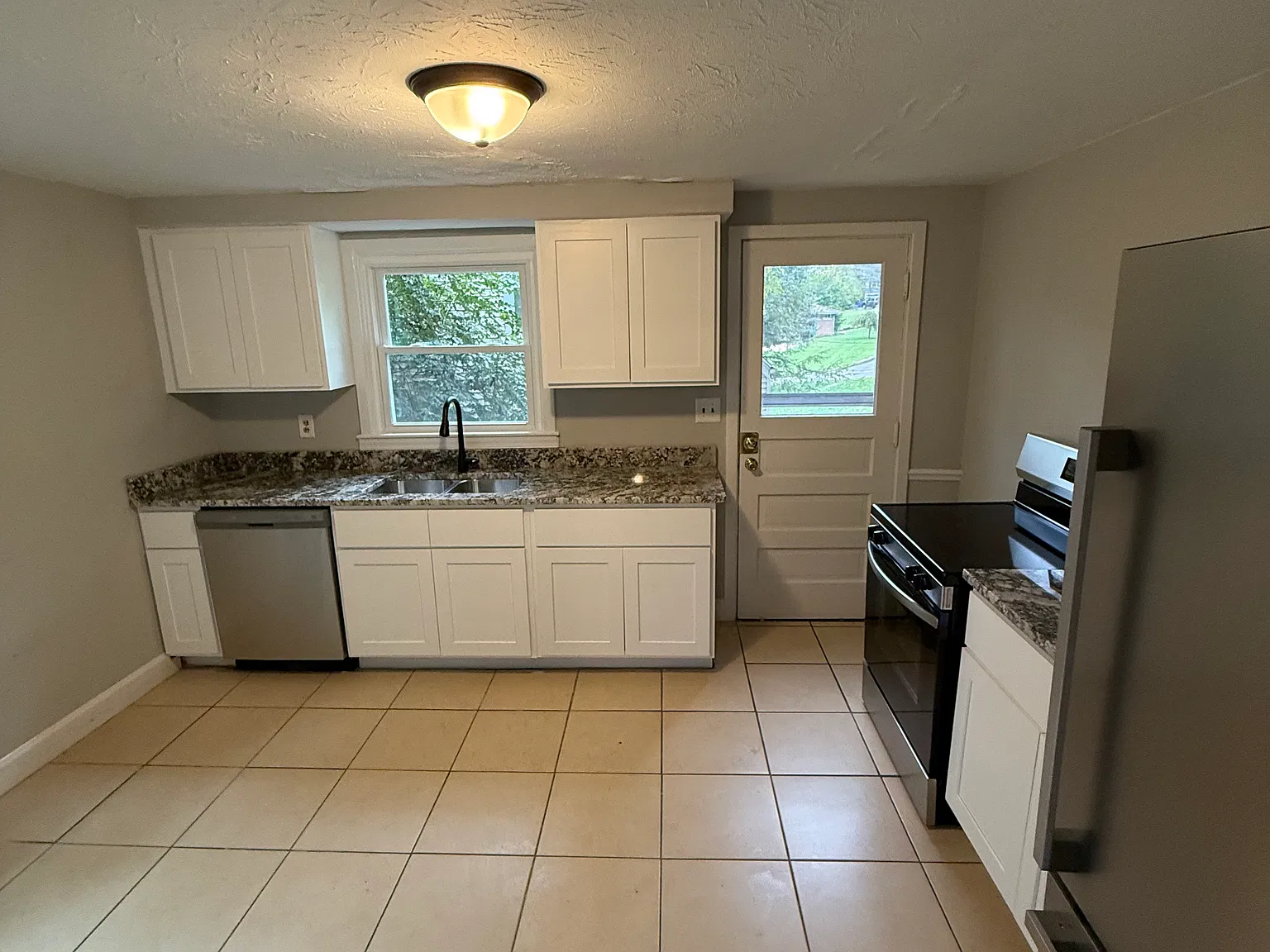 311 Hyde Park Dr — Photo 3