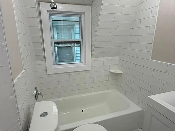 5th image of 224 N 9th St #3L