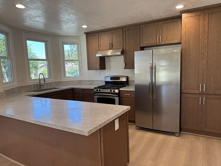 328 E Linda Vista Ave — Photo 5
