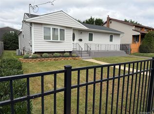 218 E Alhambra Avenue, Lindenhurst, NY 11757