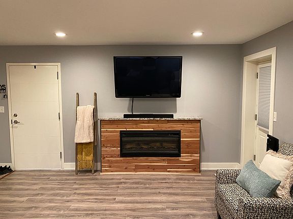 3rd image of 5073 Waterman Blvd