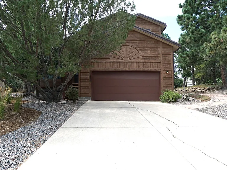 1155 Popes Valley Dr — Photo 1