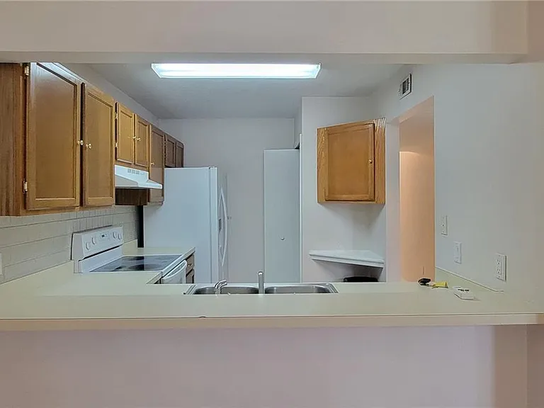340 NW 48th Blvd — Photo 7