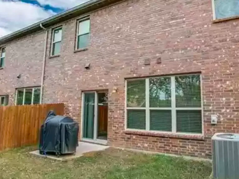 2249 Salado Dr — Photo 29