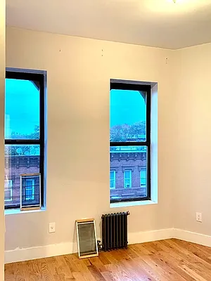 Rented by Max Apt LLC | media 34