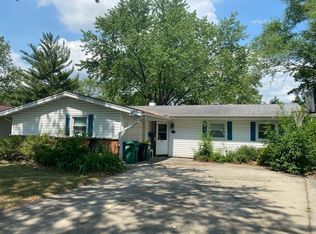 952 Pebble Dr, Wheeling, IL 60090