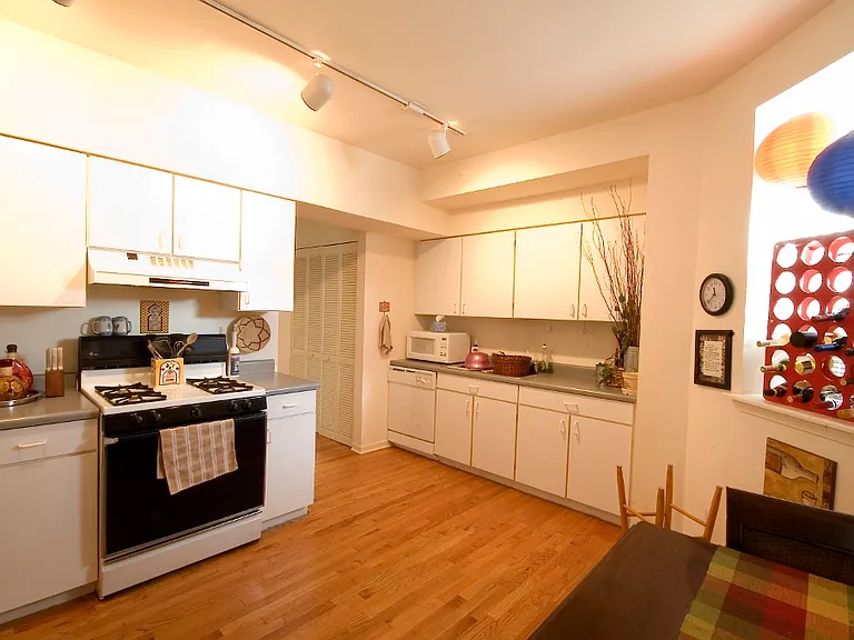 3257 N Sheffield Ave #201 — Photo 7