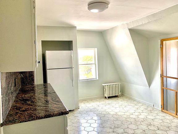 5th image of 3832 Poplar Ave APT 3