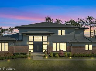 31238 Estate Woods Ct, Farmington Hills, MI