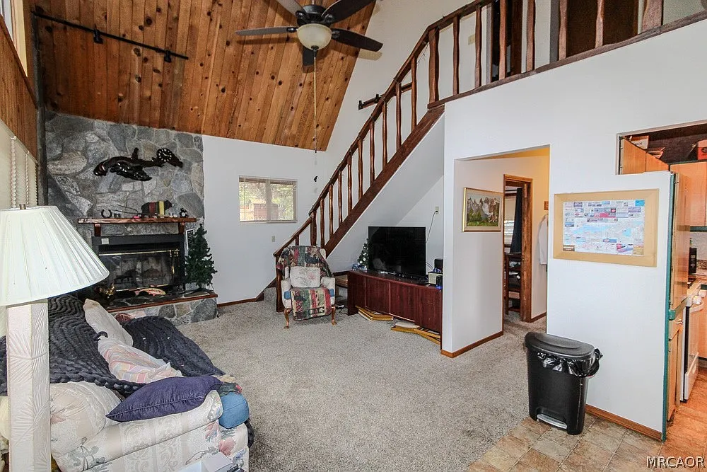 2 bed, 2.0 bath, 928 sqft, $1,650 — Photo 2