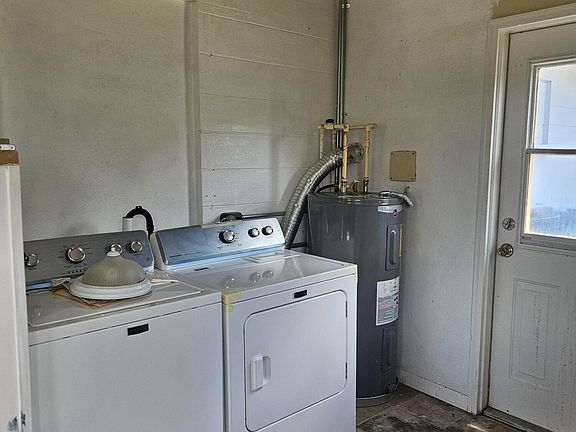 4th image of 122 Essex Dr