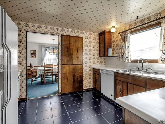 2nd image of 262 Paradise Ln