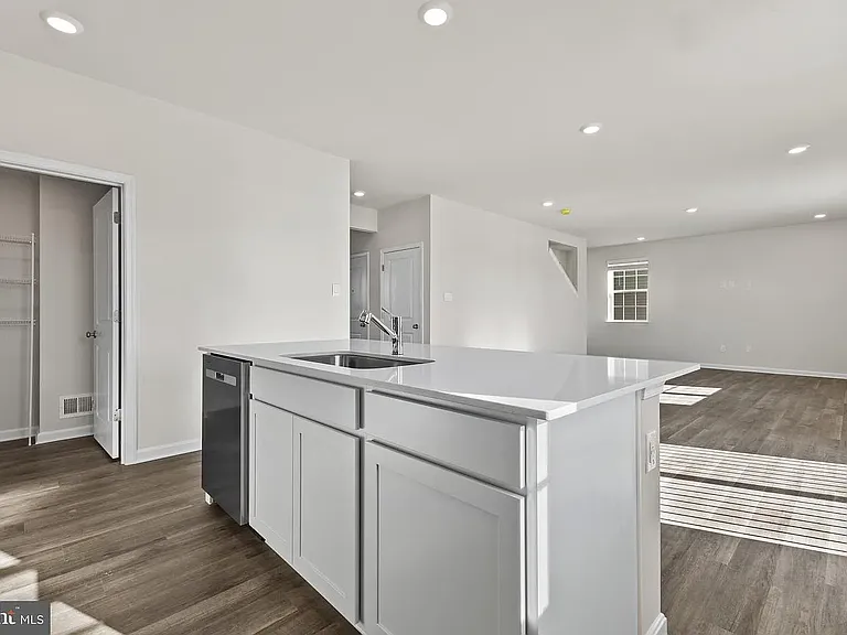 574 Atkinson St — Photo 27
