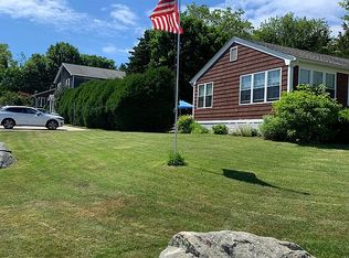 7 Webster Ave, Narragansett, RI 02882