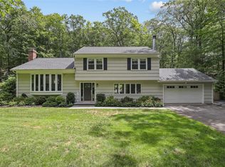 4 Fox Ridge Ct, Armonk, NY 10504