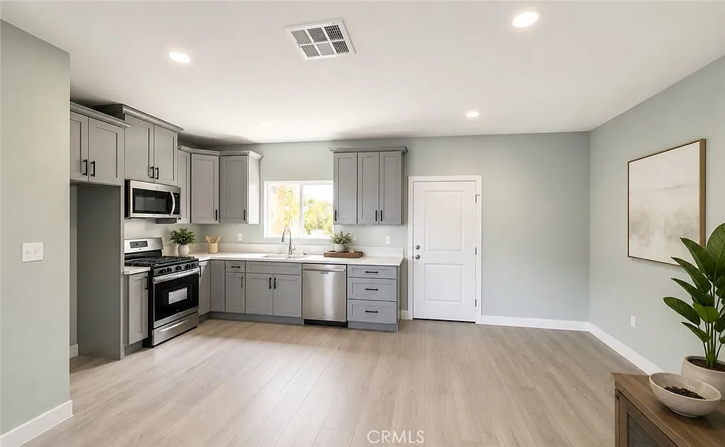4 bed, 1600 sqft, $4,500 — Photo 1