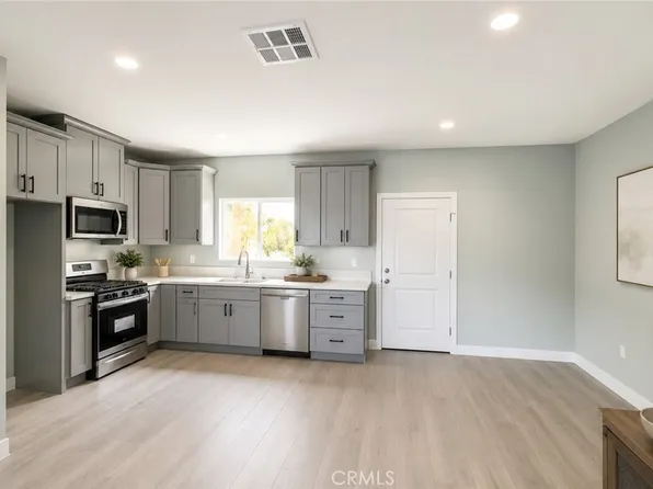 16659 Nordhoff St, North Hills, CA 91343