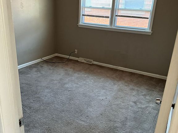 4th image of 8039-8041 W Beckett Ave