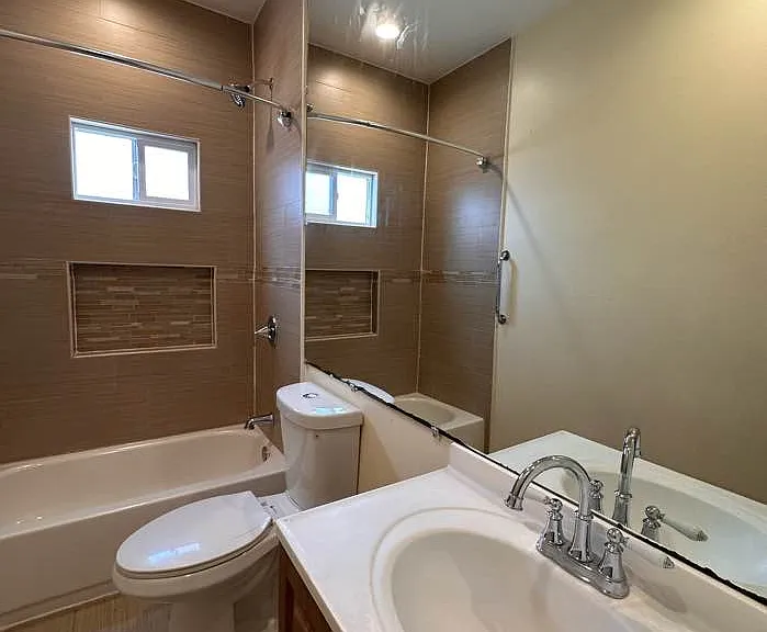 1103 W 64th St #105 — Photo 7