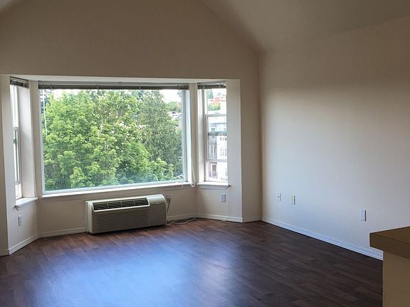 4th image of 1307 N 43rd St APT 402