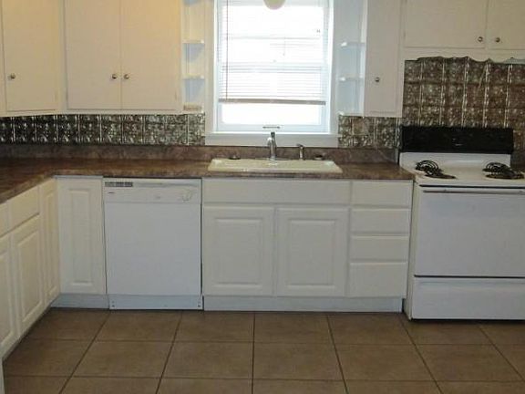 5th image of 213 W Walnut St APT 1