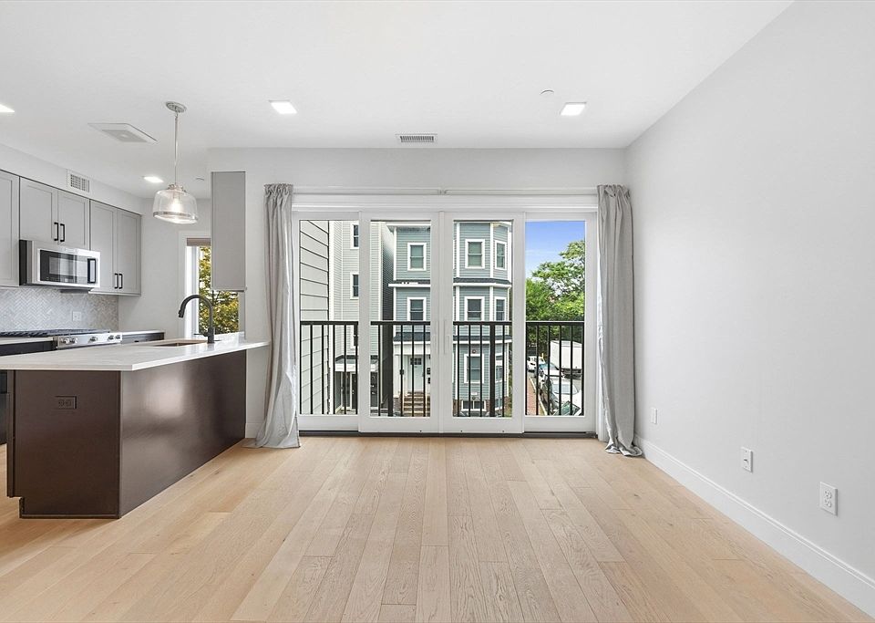 1st image of 287 Maverick St #U202