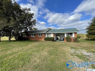 496 Wilson Rd, Laceys Spring, AL 35754