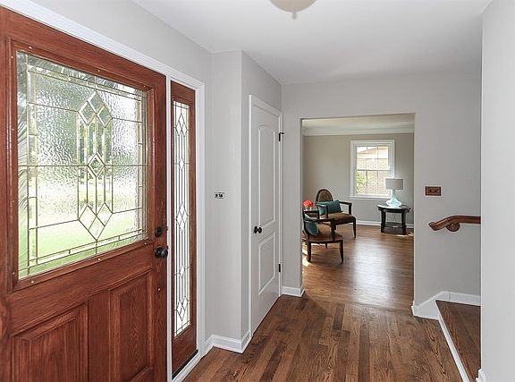 3rd image of 204 Pinecroft Dr