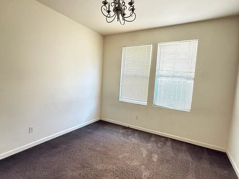 1372 Derby Ct — Photo 5