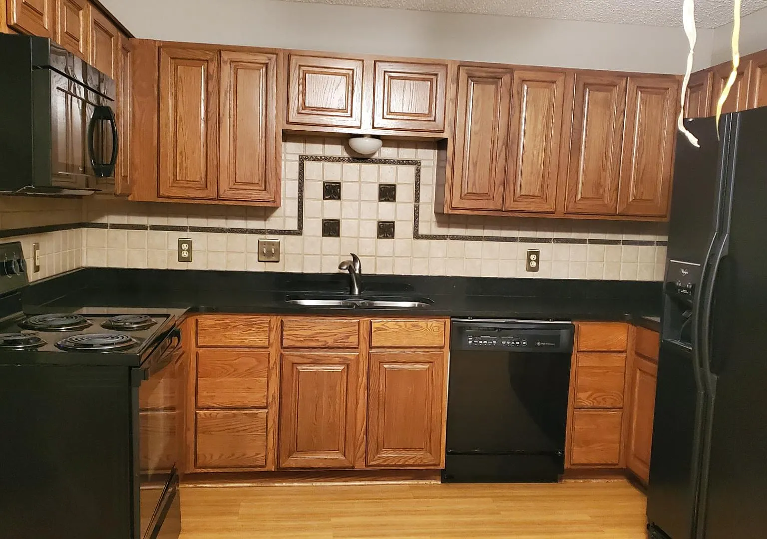 2 bed, 1200 sqft, $1,450 — Photo 3