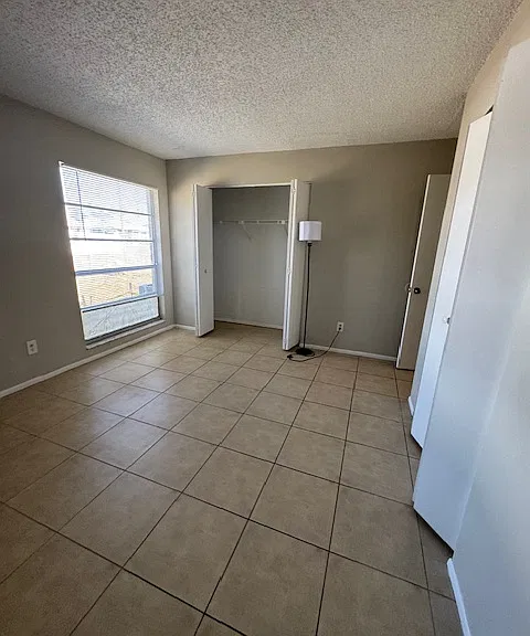 411 Diplomat Pkwy E — Photo 12