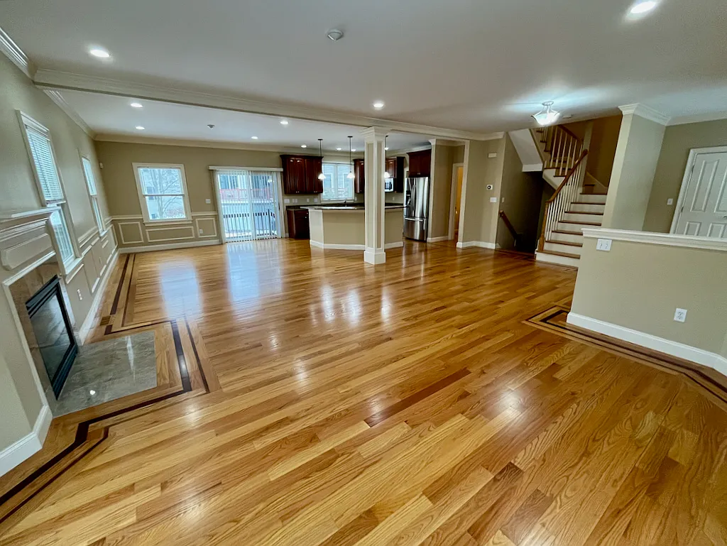 3 bed, 3.5 bath, 2526 sqft, $5,200 — Photo 2