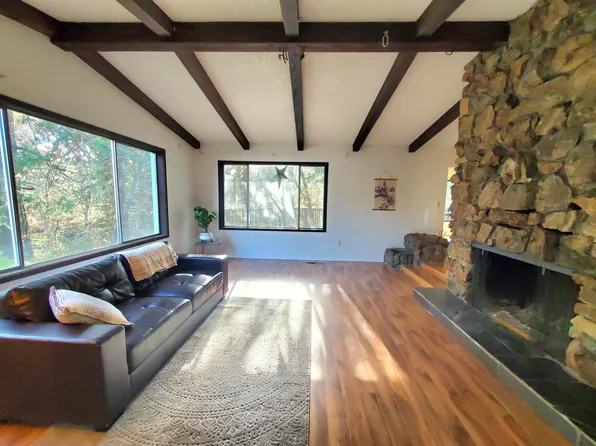 395 E Fork Rd, Williams, OR 97544