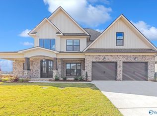 16921 Whispering Pnes, Athens, AL 35611