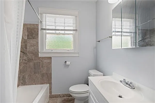 2203 Broadway St — Photo 13