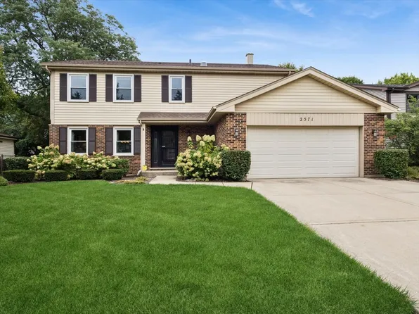 2571 N Douglas Ave, Arlington Heights, IL 60004