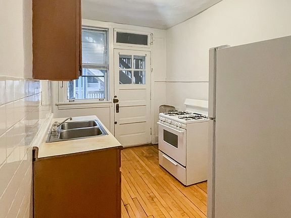 2nd image of 5057 N Damen Ave APT 1E