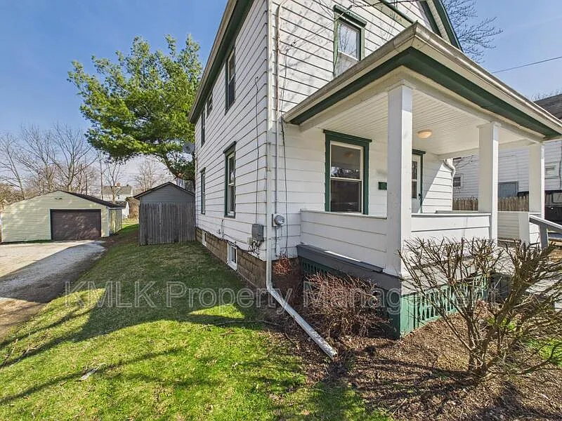 3 bed, 1.5 bath, 1128 sqft, $1,175 — Photo 3