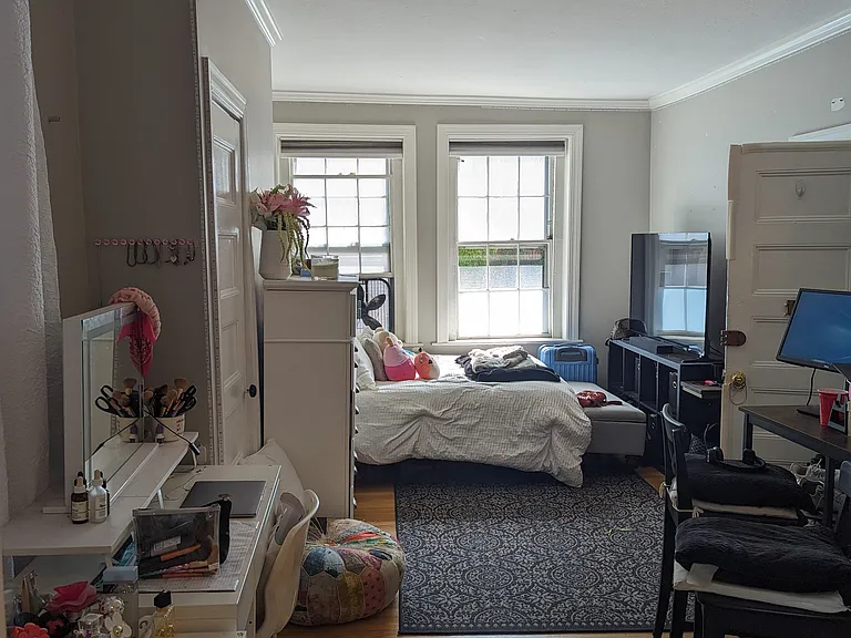 50 Joy St #1R — Photo 1