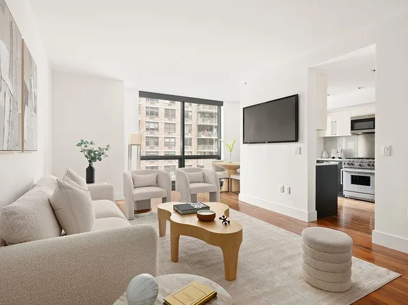 300 E 79th St APT 4C, New York, NY 10075