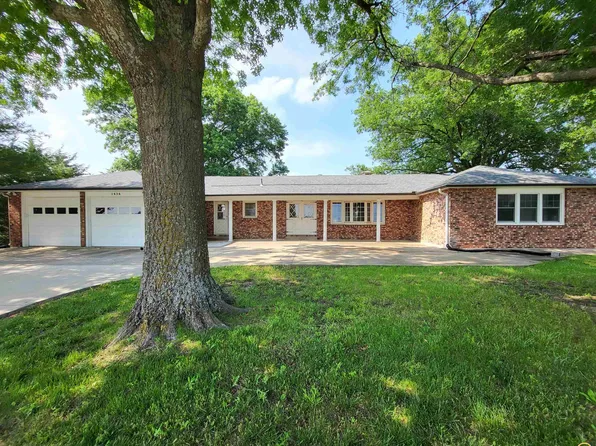 1434 SE 45th St, Topeka, KS 66609