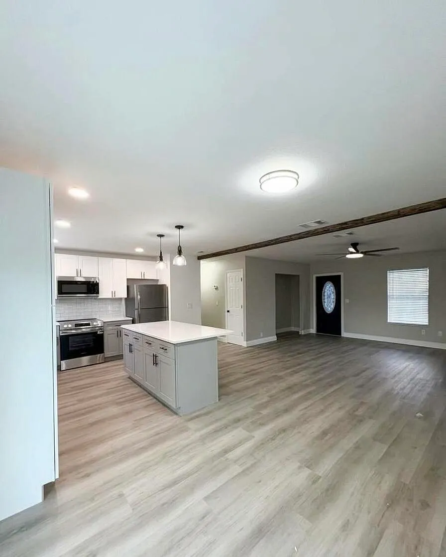 2 bed, 2.0 bath, 1176 sqft, $2,300 — Photo 2