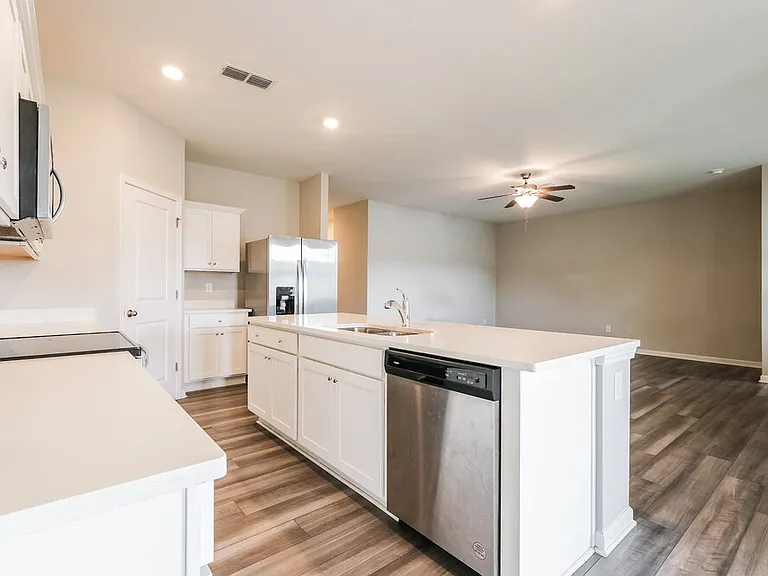 590 Knightsbridge Ln — Photo 7