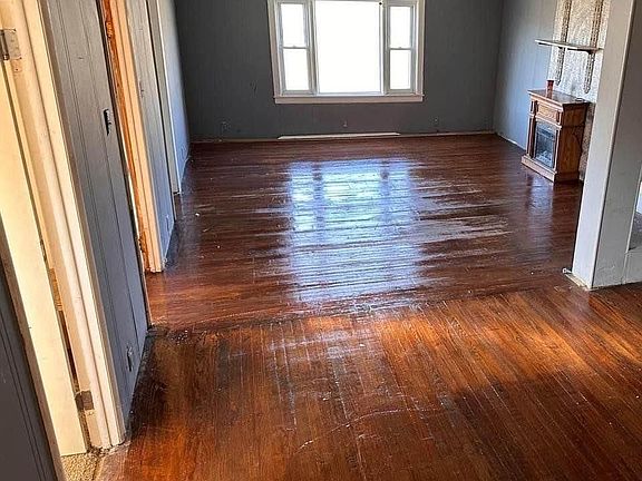 4th image of 995 Exchange St