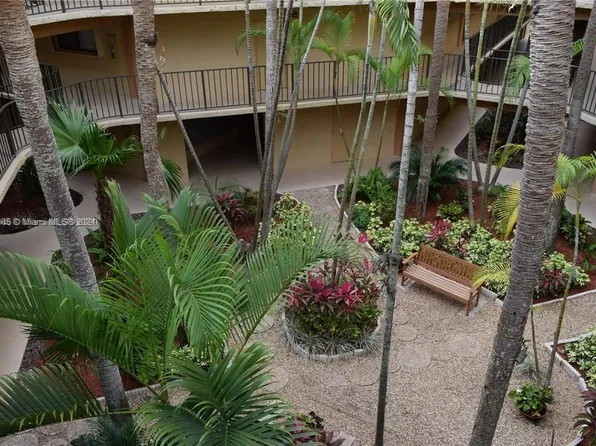 8015 SW 107th Ave APT 321, Miami, FL 33173