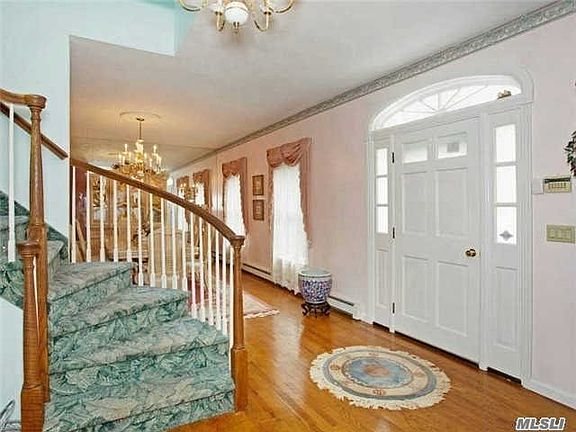 3rd image of 8 Dumplin Hill Ln
