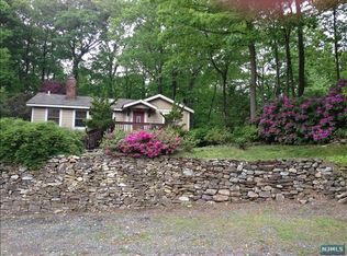 48 Lake Shore Rd W, Stockholm, NJ 07460