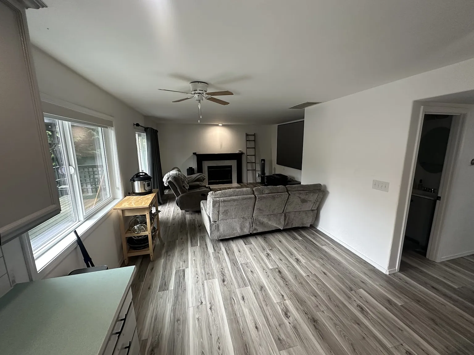 4 bed, 2.5 bath, 1999 sqft, $3,939 — Photo 4